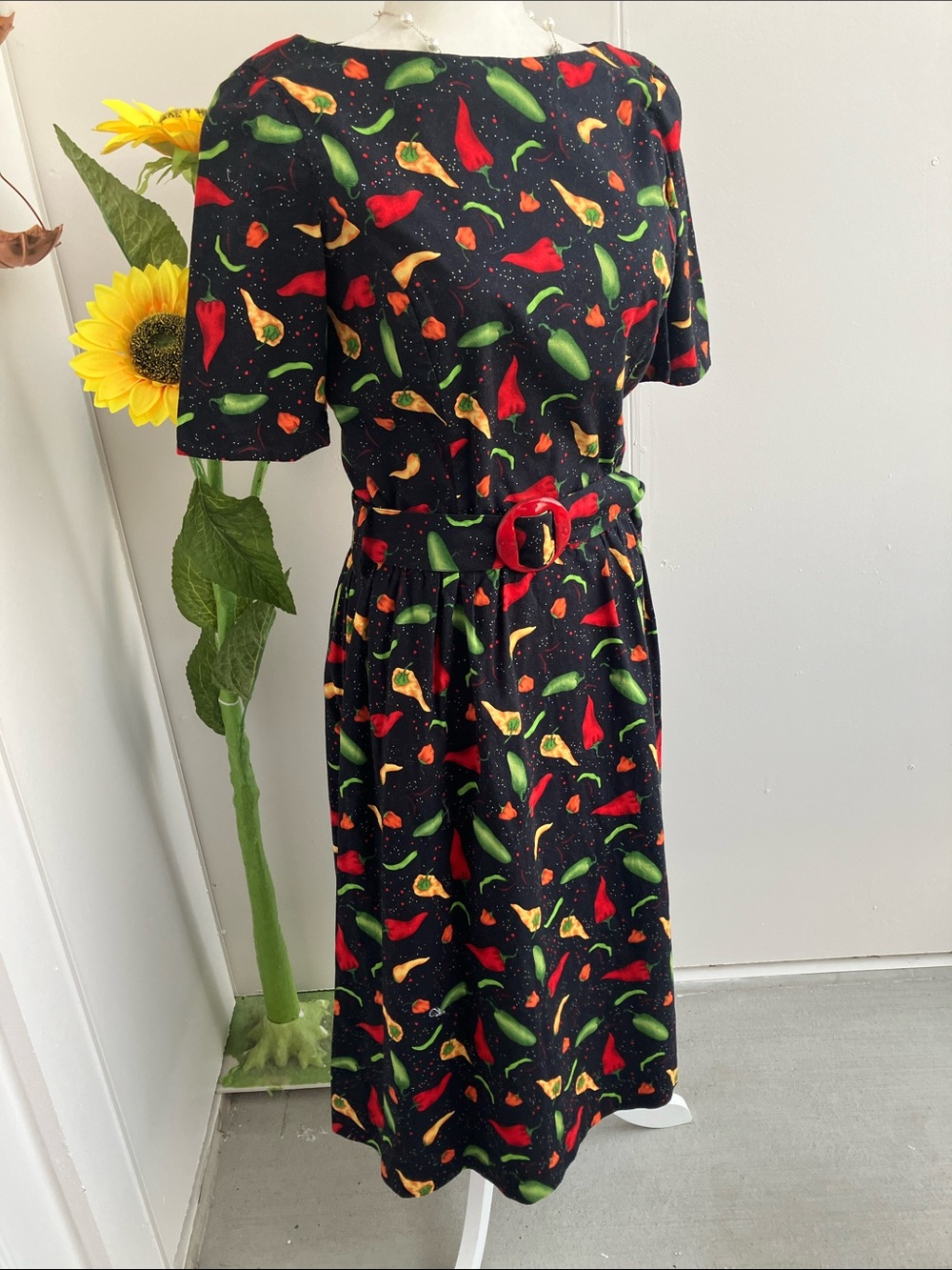 Vintage Y2K Funky Rockabilly Fit & Flare Novelty Print Pepper Midi Dress w Belt